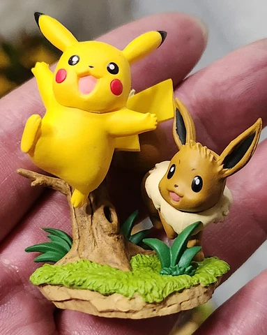 2018 POKEMON OFFICIALLY LICENSED 2" PIKACHU & EEVEE FIGURE Cover