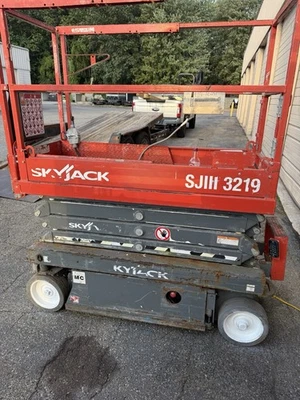 2018 SkyJack Sj3219 19’ Scissor Lift Man Lift - Image 1 of 4