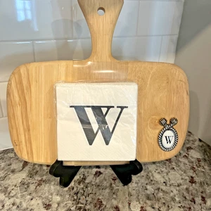 New Wooden Cheese Board with Monogram W Napkins Kitchen Entertaining Gift Set - Picture 1 of 10