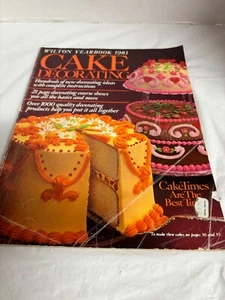 Menge 4 Vintage Wilton Kuchen Dekoration Bücher gemischt Jahre guter Zustand für das Alter - Bild 1 von 8