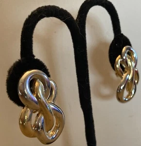 Klassiker signiert P.E.P. Glänzende goldfarbene Double Eight Design Ohrclips - Bild 1 von 13