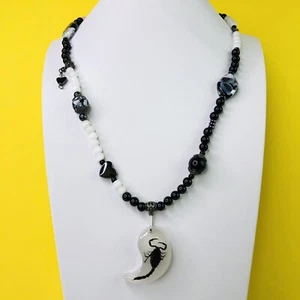 Ying Yung Glass Beads Necklace Black & White Choker Black Scorpion Resin Pendant - Picture 1 of 4