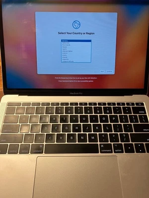 MacBook Pro "Core i5" 2.3 13" Mid-2017 (mit zweitweiser Display Fehlfunktion) - Bild 1 von 4