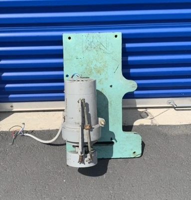 🔥E-Z M-12(N) CLUTCH MOTOR 50/60Hz 220V 2.7/2.2A 2860RPM 1/2HP 2P 3PhAC Used - Image 1 of 4