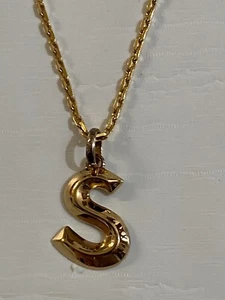 Vintage 22ct Solid Gold Necklace with letter S Pendant - Picture 1 of 10