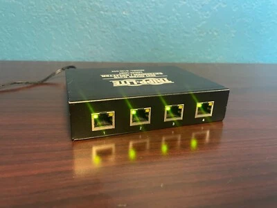 Tripp Lite 4-Port DVI over Cat5 / Cat6 Extender Splitter - Image 1 of 4