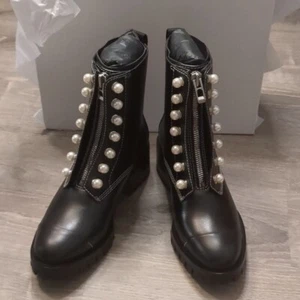 3.1 Phillip Lim Black Hayett Stollensohle Reißverschluss Stiefel mit Perlen Gr. 39 - Bild 1 von 13