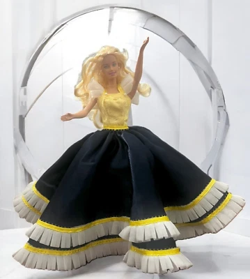 Vestido Muñeca Princesa Encantada - Azul y Amarillo Único Hecho a Mano Vestido de Baile para Muñecas Foto 1 de 4