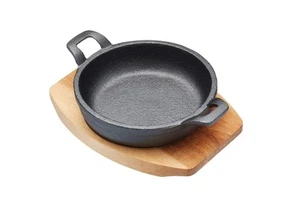 Artesà Miniatur-Gusseisen-Kasserolle 12 cm mit Holzservierbrett - schwarz - Photo 1/7