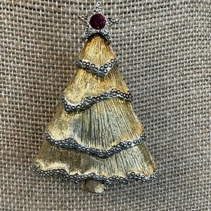 Broche árbol de vacaciones tono dorado - estrella de diamantes de imitación rojos - Imagen 1 de 4