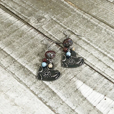 Pendientes Corazón Peltre Plata Oxidada con Cuentas de Vidrio Picasso Saturno Rojo Checo Foto 1 de 3