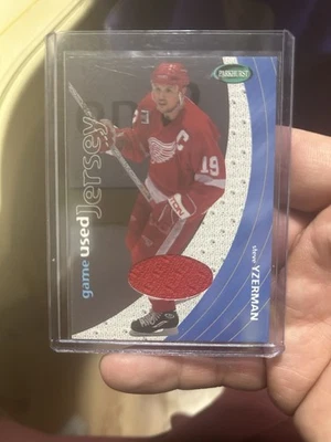 2001-02 Parkhurst Jerseys Steve Yzerman PJ-18 Detroit Red Wings - Image 1 of 2
