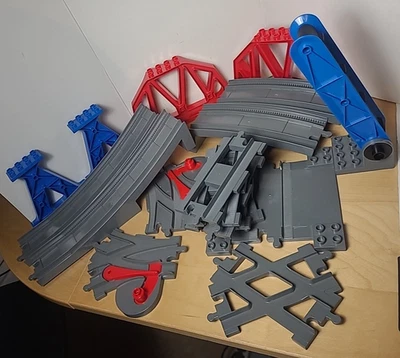 Lego DUPLO Lote de Trilhos de Trem Interruptores Ponte Travessias Retas - Imagem 1 de 4