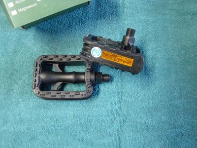 PEDALES WELLGO 9/16" (PLIEGUES LATERALES DERECHOS) Foto 1 de 4