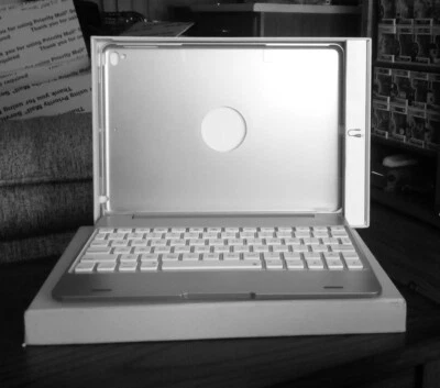 NOKBABO Wireless Keyboard and case for iPad  - Image 1 of 3