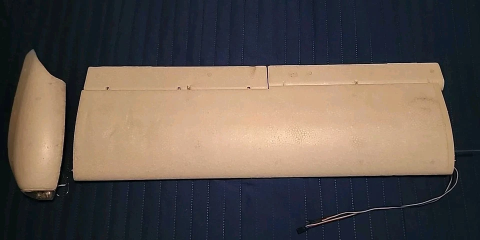 Flyzone Great Plane Seawind RC Seaplane Airplane R Wing  Parts  - Image 1 of 4