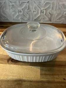 Vintage French White by Corning OVAL COVERED CASSEROLE 9 5/8" / 1 .5 QT - Picture 1 of 6