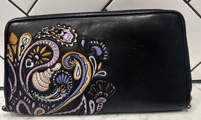 Cartera sin asas Isabella Fiore de cuero negro con puntada bordada para mujer Foto 1 de 4