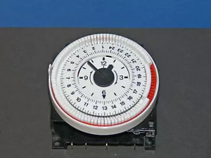 Timer giornaliero analogico da incasso/costruzione DIEHL tipo 880 con programma giornaliero - Foto 1 di 7