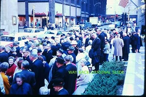 1967 Original Slide: Pittsburgh, PA Street Scene - People Leaving Conference - Bild 1 von 1