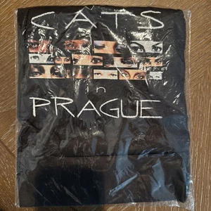 NUEVA Camiseta Gráfica Cats Broadway Musical in Prague Talla XXL Envío y devolución gratuitos! - Imagen 1 de 3
