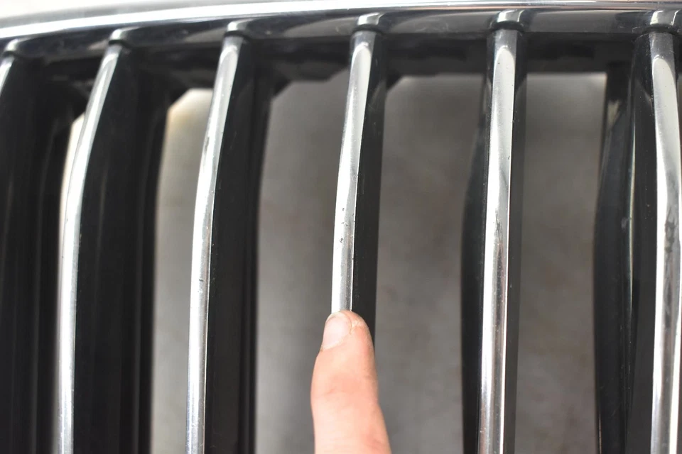 Parrilla superior izquierda usada se adapta a: BMW 750I superior 2016 sin equipamiento aerodinámico M alta Foto 1 de 4