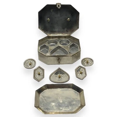 Latón Antiguo - Tuercas Betel Supari - Caja Original Antigua Grabada a Mano Foto 1 de 4