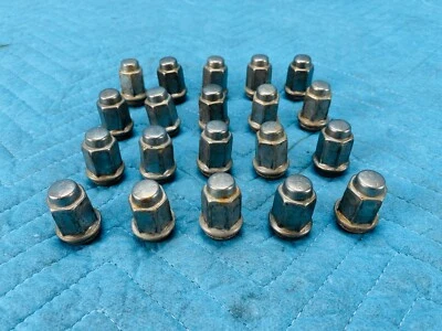 Комплект из 20 зажимных гаек для колес Lincoln Continental 1998-2002 годов выпуска от оригинального производителя - Изображение 1 из 4