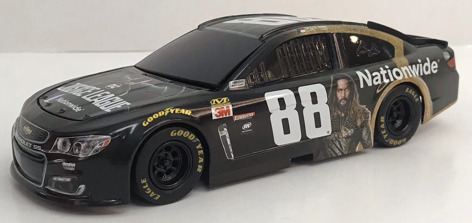 NASCAR Lionel Racing Dale Earnhardt Jr 正义联盟 #88 全国 1:24 — 第 1/4 张图片