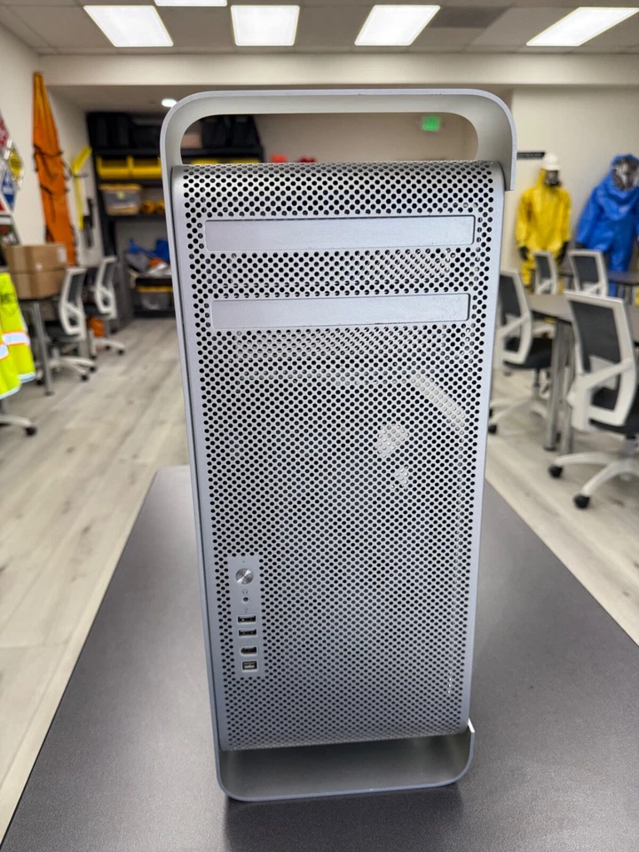 Apple Mac Pro (2006) A1186-2x Xeon 5150 2.66GHz-14GB RAM-No HDD - Image 1 of 4