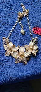 New Betsey Johnson Necklace Flowers White Spring Summer Dressy Collectible Nice  - Picture 1 of 3