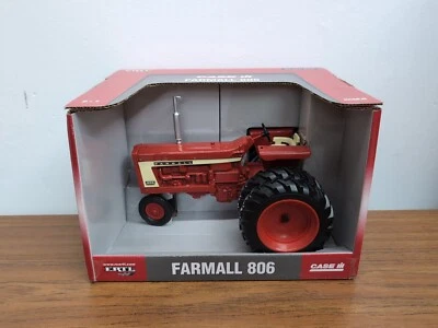 Tractor delantero estrecho Farmall 806 1/16 Ertl Farm Toy con dobles Foto 1 de 3
