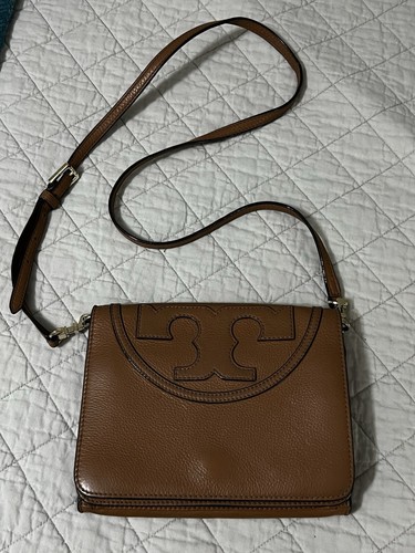 Tracolla espandibile Tory Burch All T in pelle marrone corteccia splendida