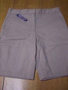 NUEVO CON ETIQUETAS IZOD UNIFORME ESCOLAR CAQUI BERMUDAS PANTALONES CORTOS ELÁSTICOS Talla 10.5 PLUS Ajustar cintura - Imagen 1 de 1
