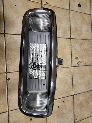 2003-05-06-09-2011 LLINCOLN TOWN CAR ЗАДНИЙ НОМЕРНОЙ ЗНАК КРОНШТЕЙН ЗАДНИЙ ФОНАРЬ # 4 - Изображение 1 из 3