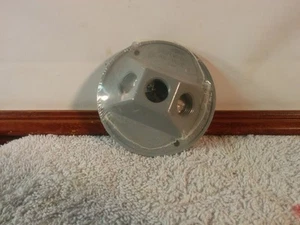 Bell 5197-0 Round Cluster Cover Weahterproof w/ gasket & plugs Sealed - Picture 1 of 3