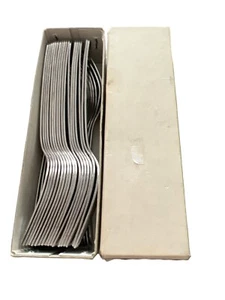 Tenedores de ensalada de acero inoxidable de colección World Vajilla International Winner 651 3 oz. & Caja - Imagen 1 de 5