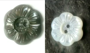 2 x Perlmuttknöpfe 18 mm Seco Blume weiß grau Nähen Stricken Handarbeit Häkeln - Bild 1 von 5