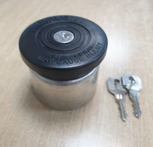 Tapa de combustible de plástico de soldadura de aluminio en relleno extremo y bloqueo aleación de bayoneta aliado - Imagen 1 de 4