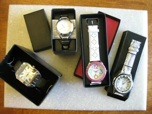 Nuevo en caja Lote de 4 Avon & Gruen para relojes de pulsera Avon/cajas originales (¡solo 2 tienen tapas!) - Imagen 1 de 8