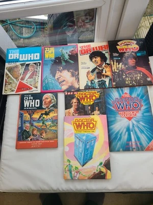 6 VINTAGE DOCTOR WHO ANNUALS + 2 Others - Image 1 of 4