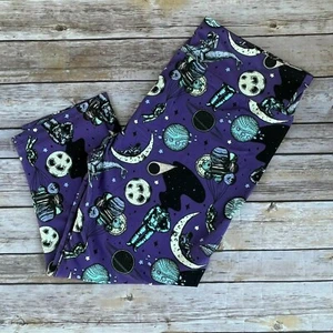 Astronaut Moon Planets Universe Women's CAPRI Leggings TC Plus Size 12-20 - Picture 1 of 3
