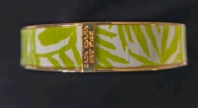 Pulseira Kate Spade estampa bambu verde creme assinado tom dourado  - Imagem 1 de 3