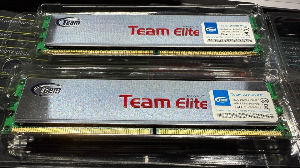 KIT RAM Team Group Elite 2GB (2x1GB) DDR2 800MHz timing 5-5-5-15 TEDD1024M800HC5 - Immagine 1 di 1