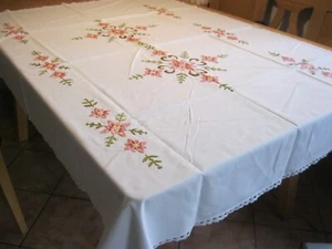 Alte Tischdecke Handarbeit bestickt Stickerei Plattstich 154 x 113cm / Flecken! - Bild 1 von 2