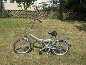 Fahrrad Das Fahrrad faltet sich - Bild 1 von 5