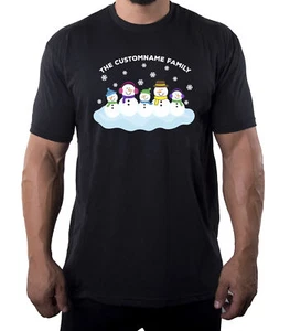 Schneemann Familie mit individuellem Namen - Familientreffen Herren T-Shirts - Bild 1 von 10