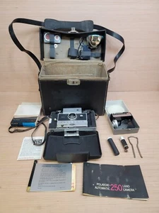 Macchina fotografica terrestre Polaroid modello 250 vintage con custodia flash libretto più accessori - Foto 1 di 24