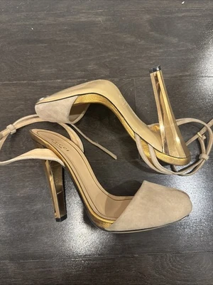 Tacones Gucci beige claro Peep Toe. Con tacón de bronce metálico Foto 1 de 4