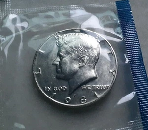 Medio dólar P Kennedy 1981 revestido gema sin salida  - Imagen 1 de 2